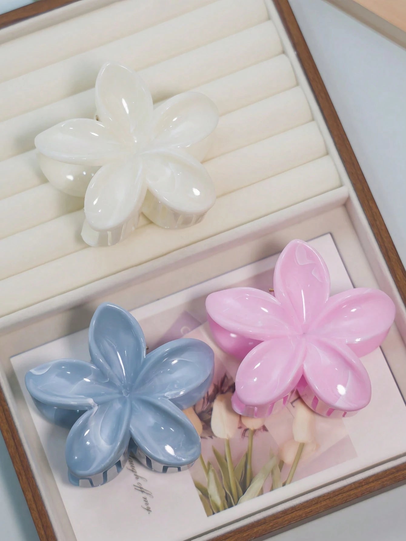 Pinces à Cheveux Fleurs – Lot de 3 – (Rose/Blanc/Bleu)